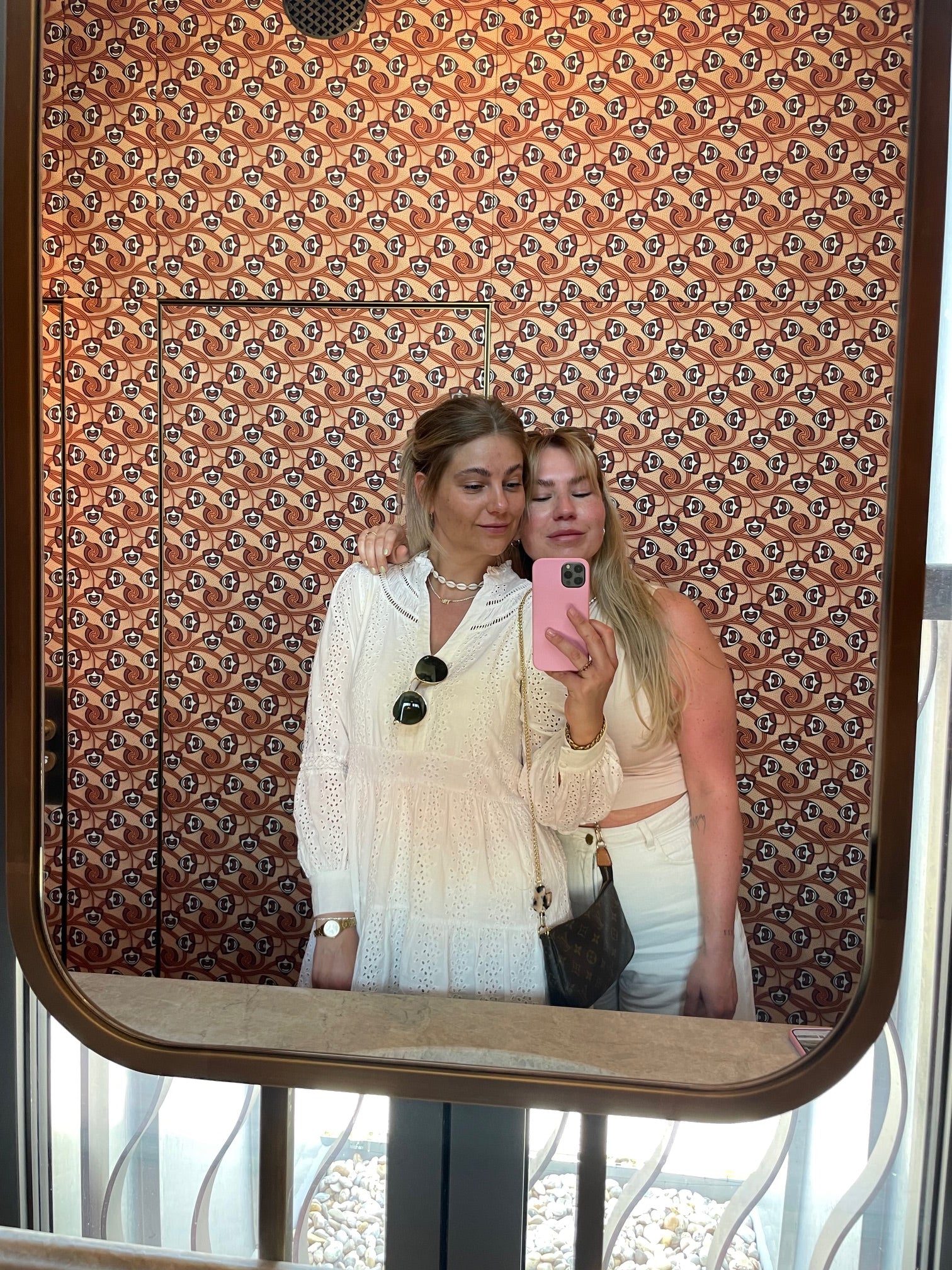 Blondes Alina und Vivienne Wien