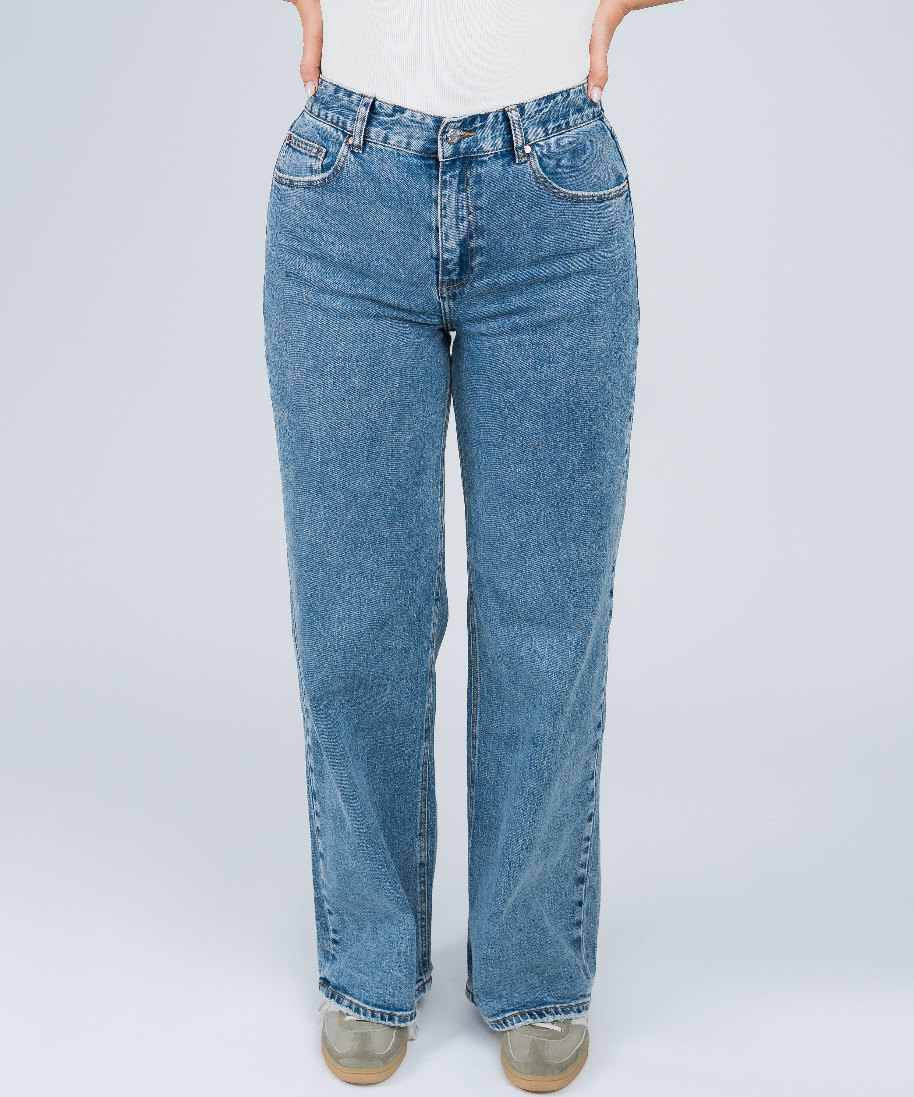 Jeans High Waisted Wide Leg ohne Waschung Blau von vorne