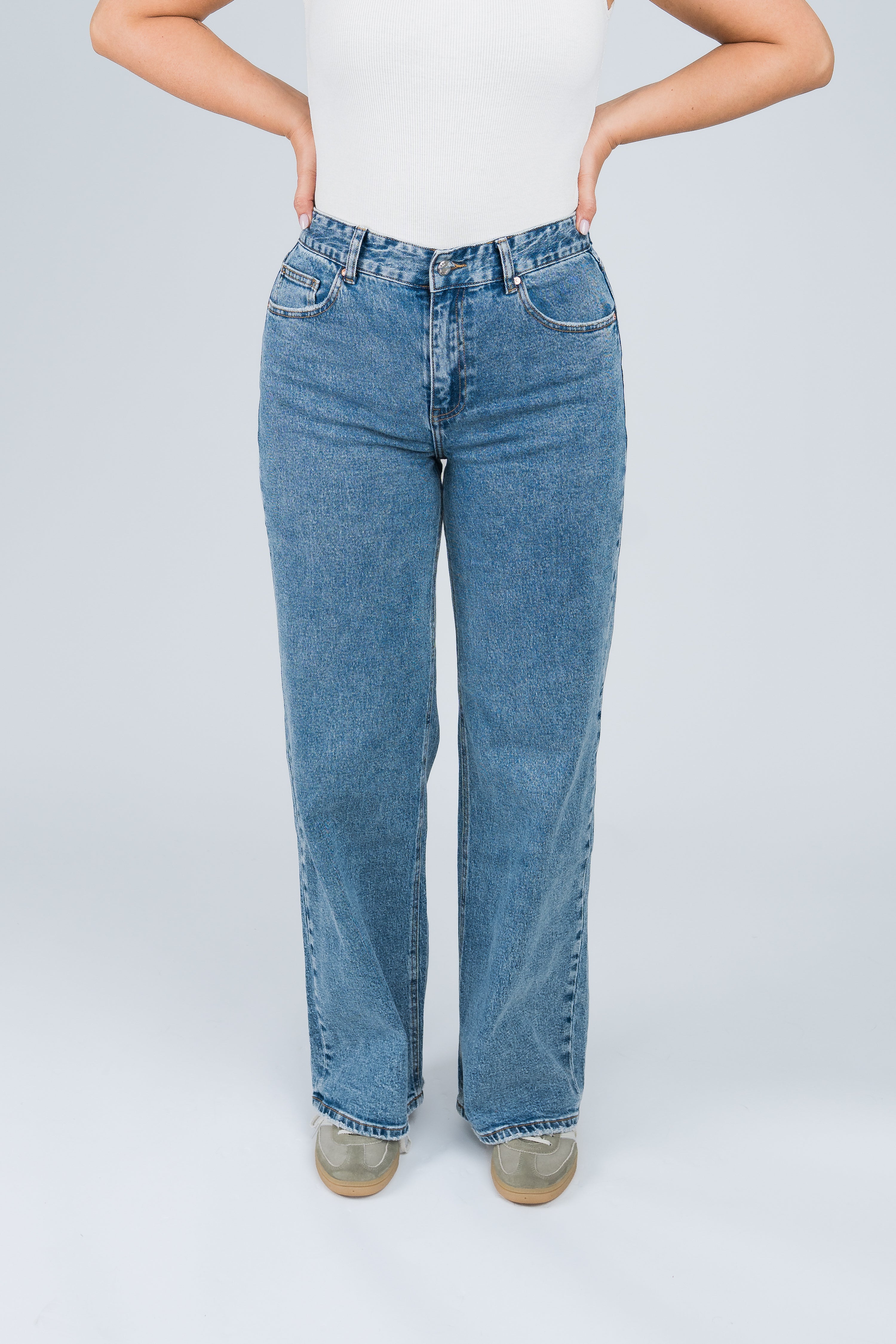 Jeans High Waisted Wide Leg ohne Waschung Blau von vorne