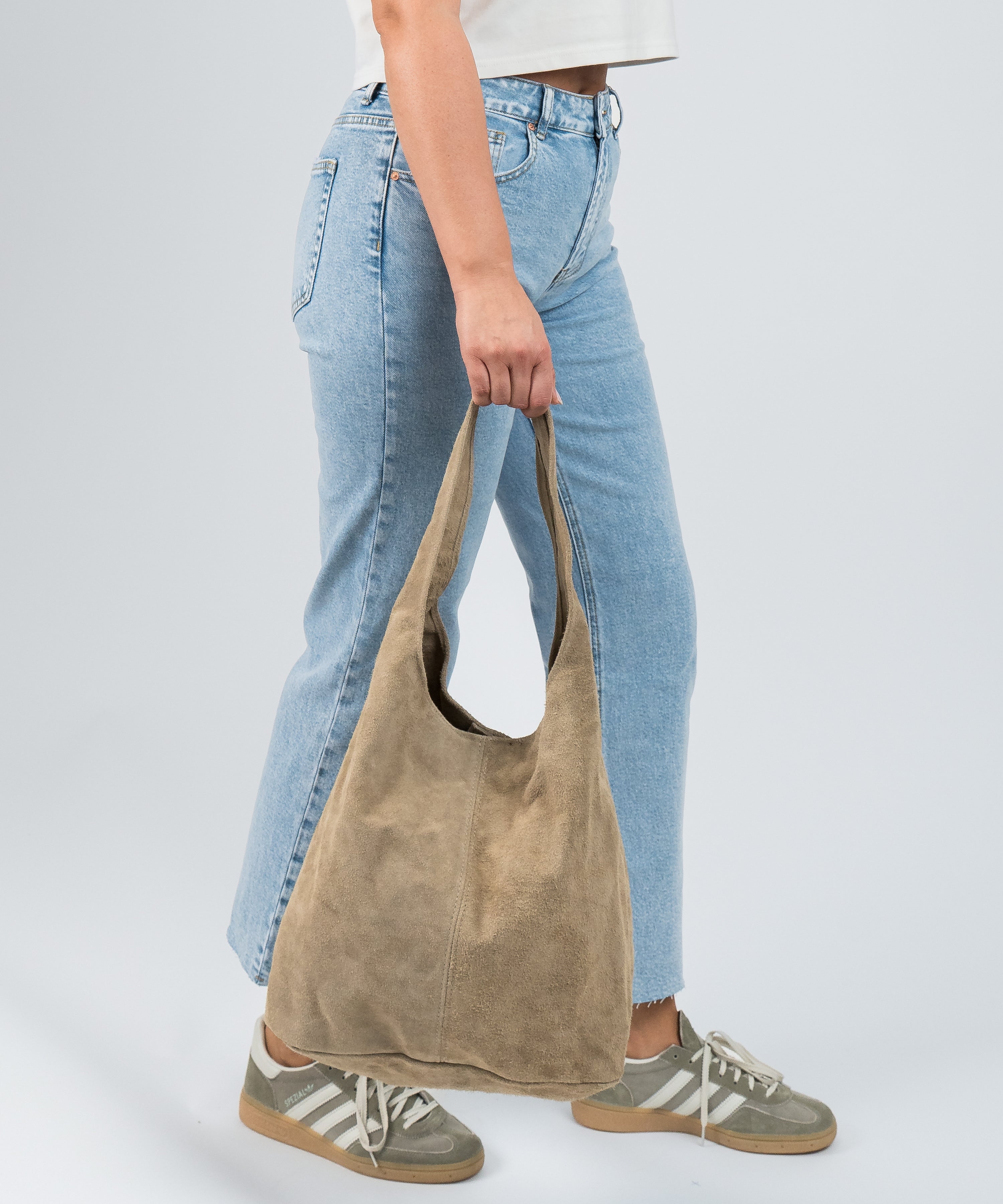 Wildleder Tasche mit Schulterriemen und Pochette Hellbeige hängend