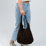 Wildleder Tasche mit Schulterriemen und Pochette Dunkelbraun hängend