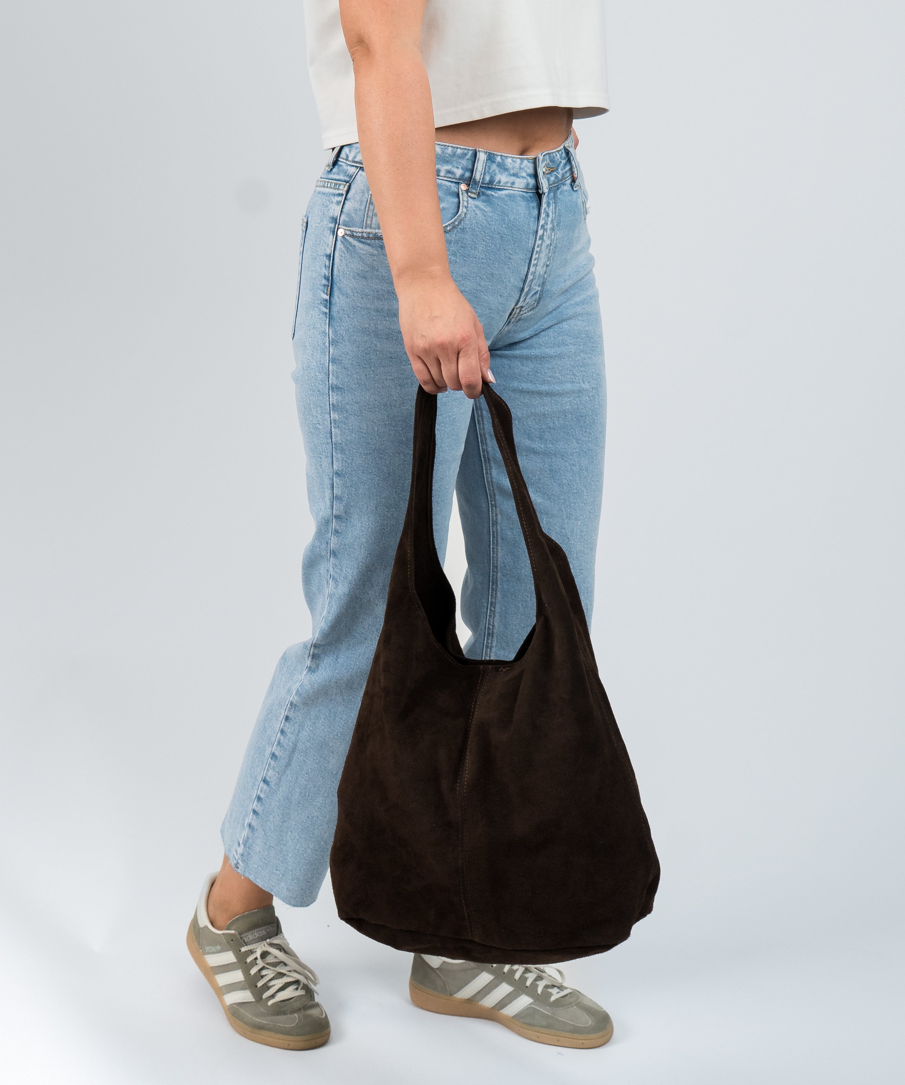 Wildleder Tasche mit Schulterriemen und Pochette Dunkelbraun hängend