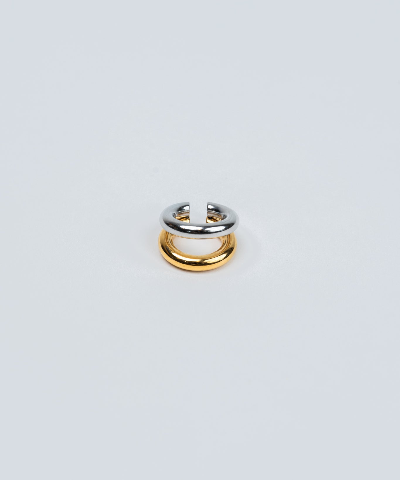 Ear Cuff mit zwei Ringen Edelstahl Bicolor Silber Gold von vorne
