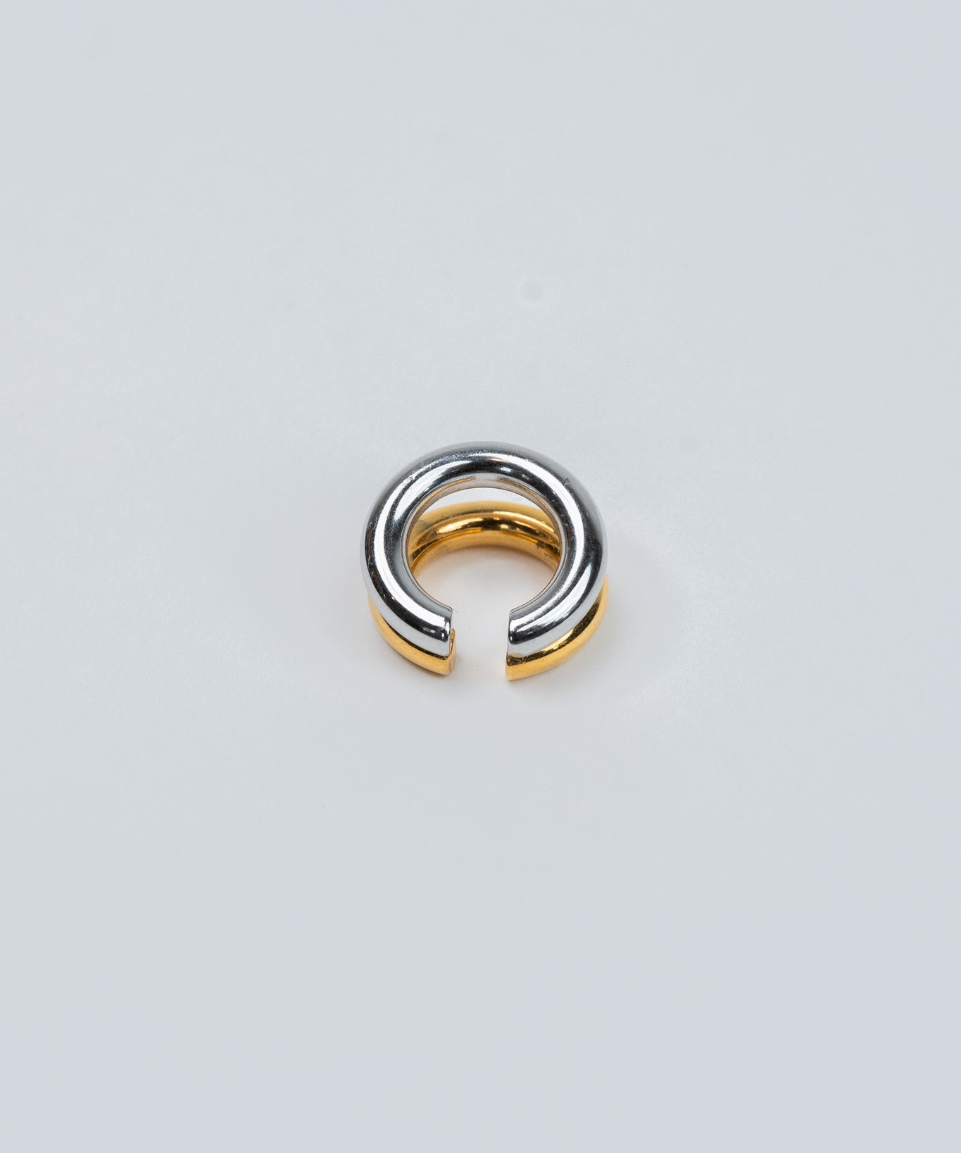 Ear Cuff mit zwei Ringen Edelstahl Bicolor Silber Gold von hinten