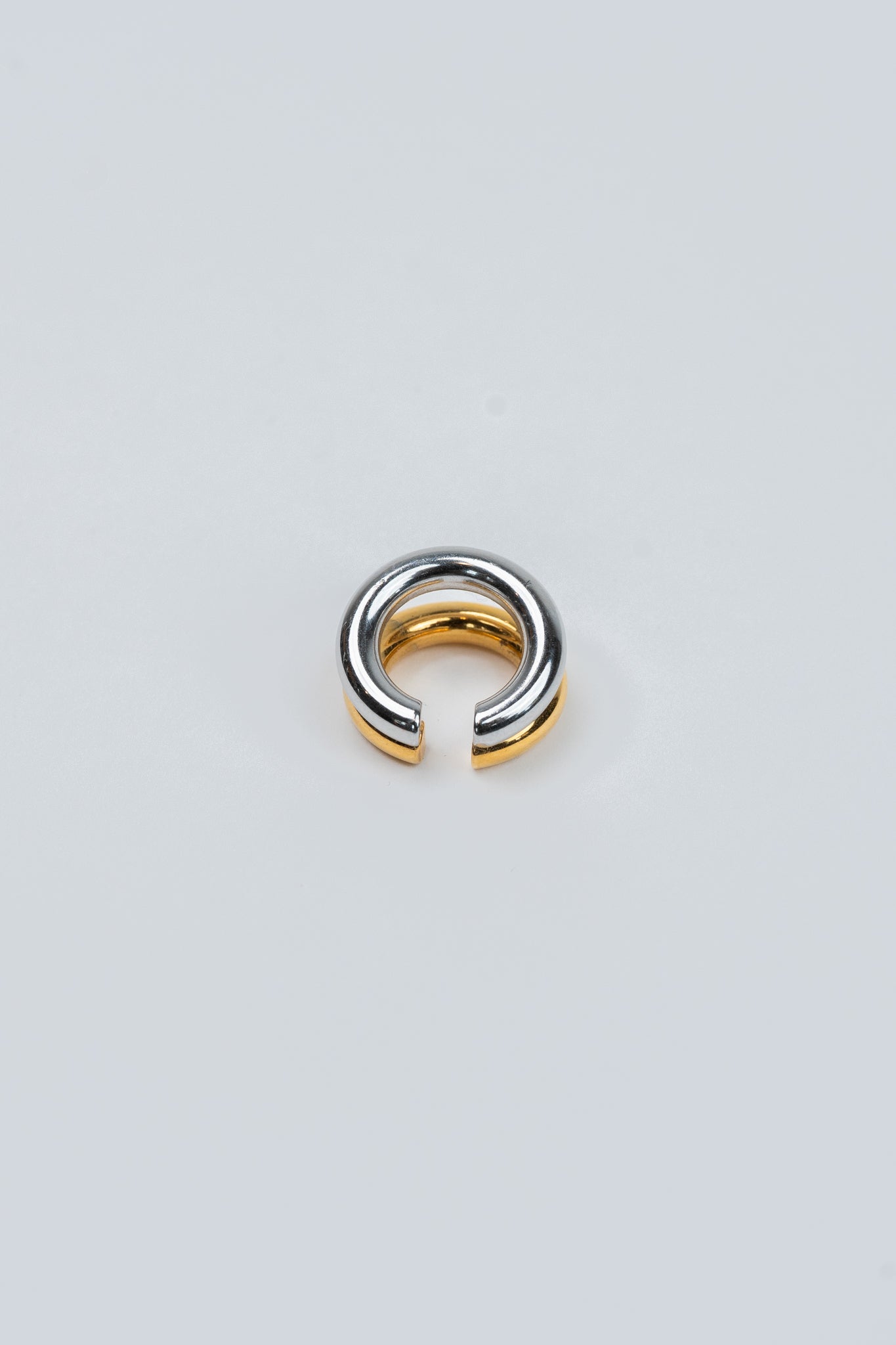 Ear Cuff mit zwei Ringen Edelstahl Bicolor Silber Gold von hinten