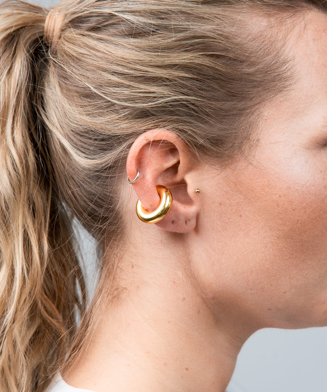 Earcuff Rund Medium Edelstahl Gold seitlich