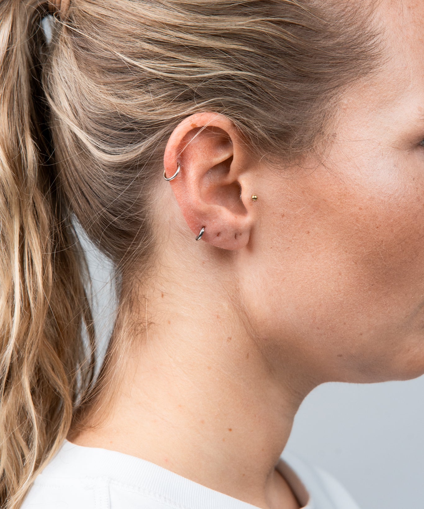 Hoops Basic Ohrring Ultra Klein Silber seitlich