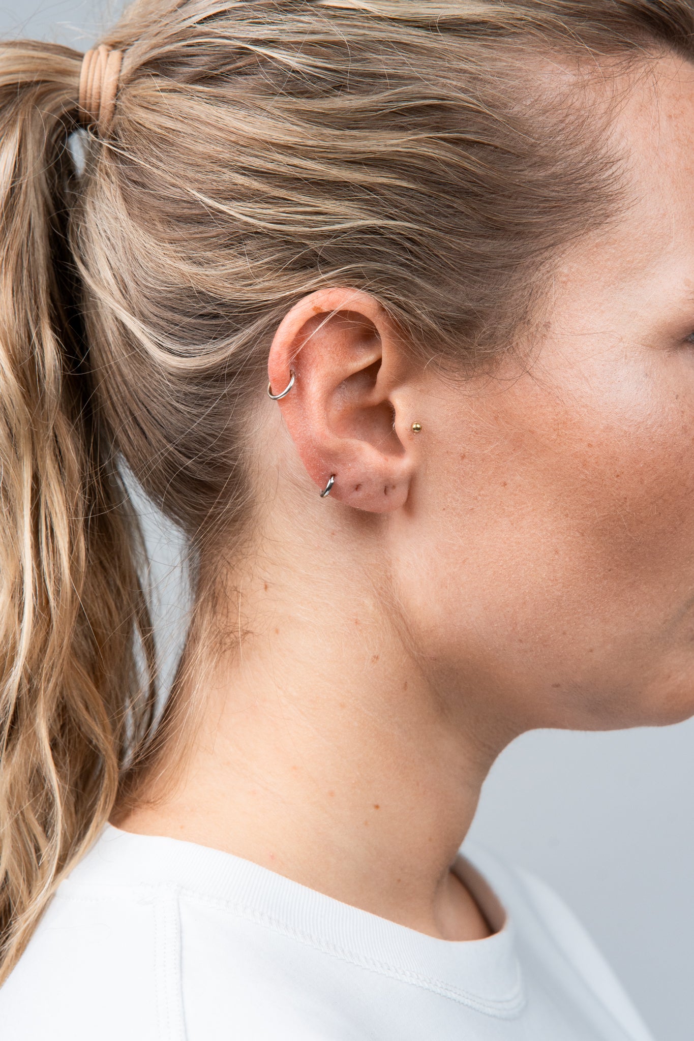 Hoops Basic Ohrring Ultra Klein Silber seitlich