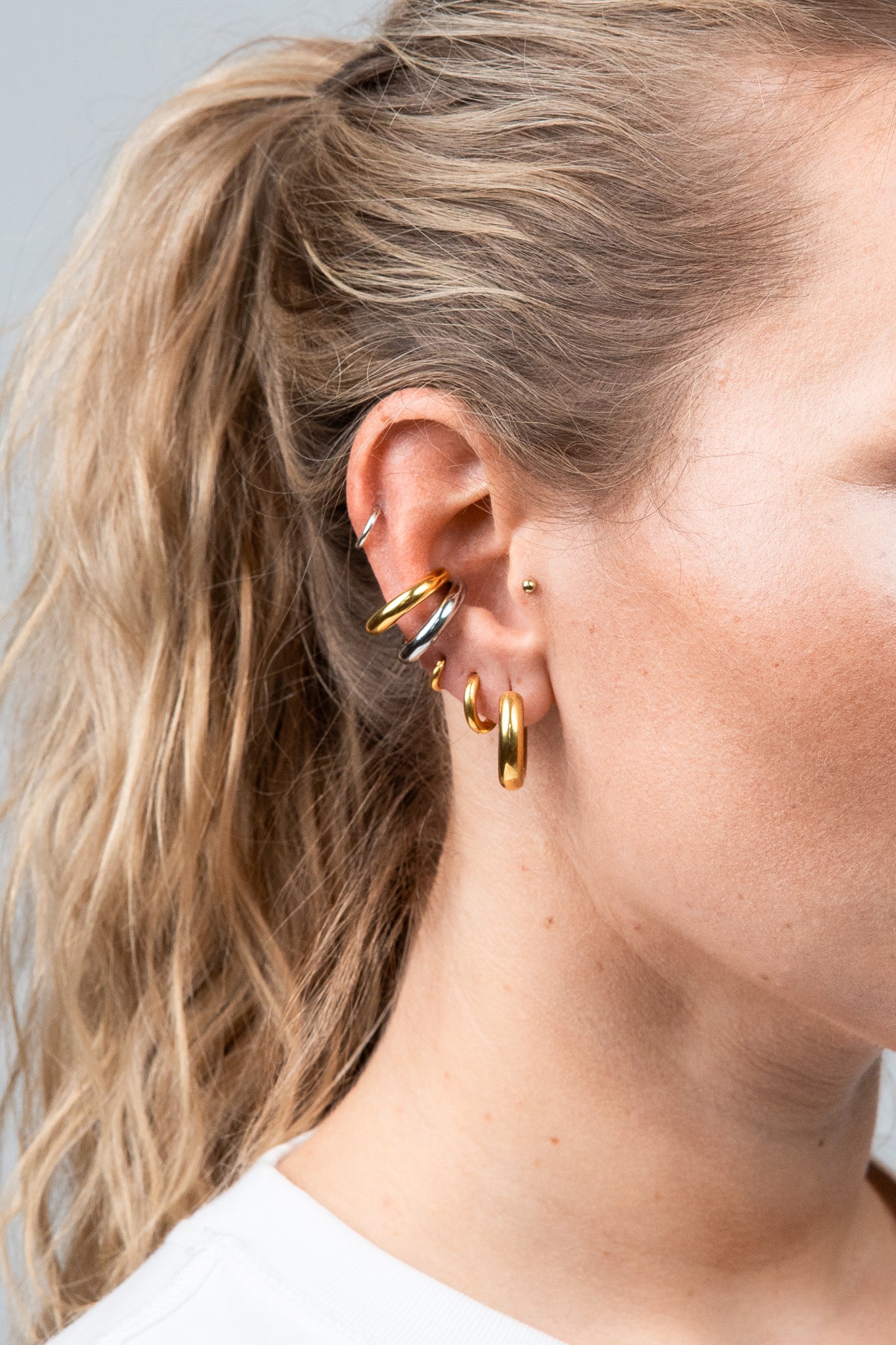 Schmuck BLONDES mehrere Pieces am Ohr