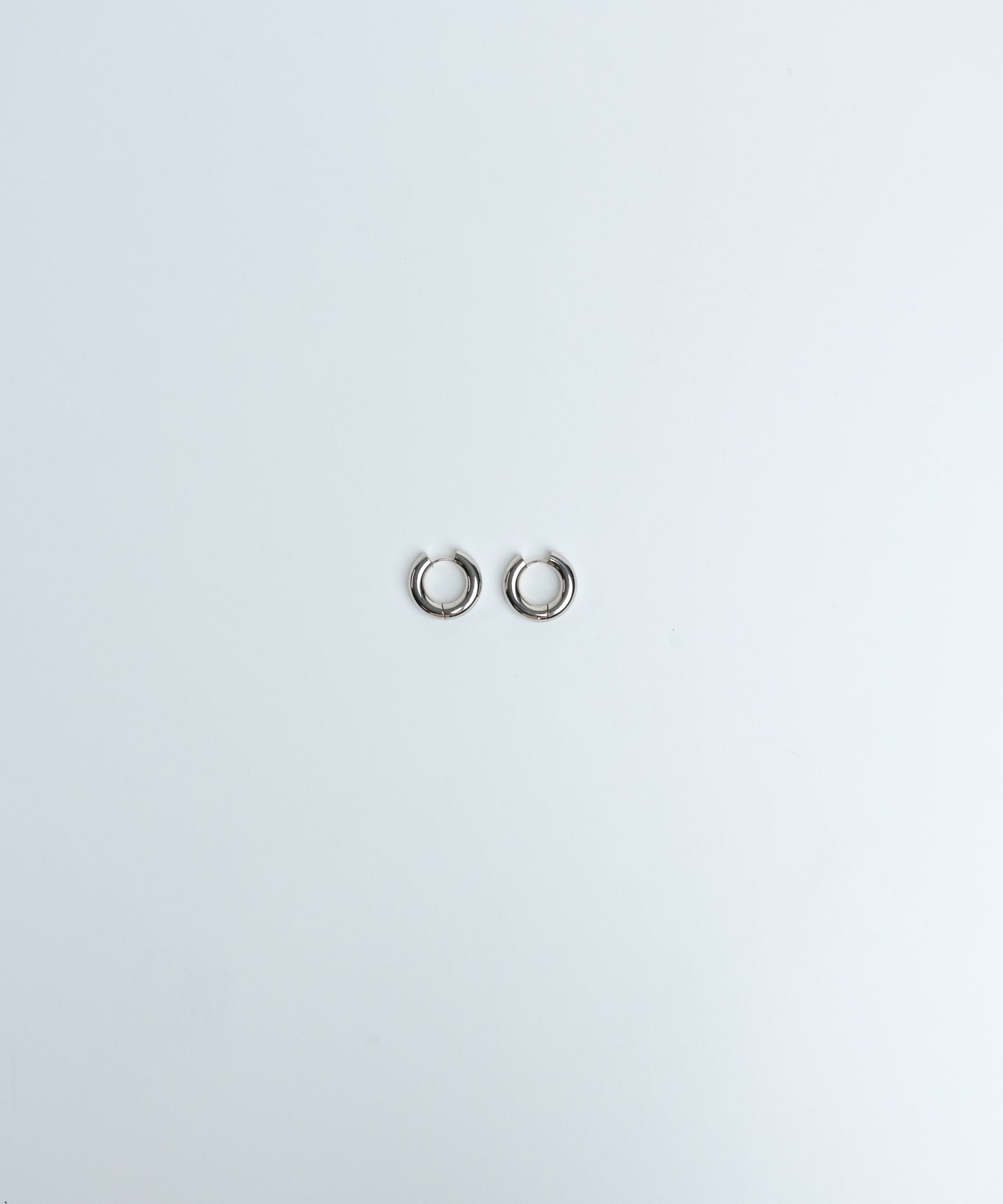 Hoops Basic Ohrring Medium Silber Plain