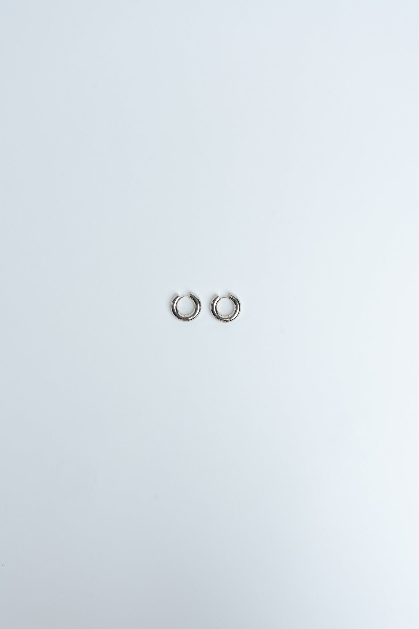 Hoops Basic Ohrring Medium Silber Plain