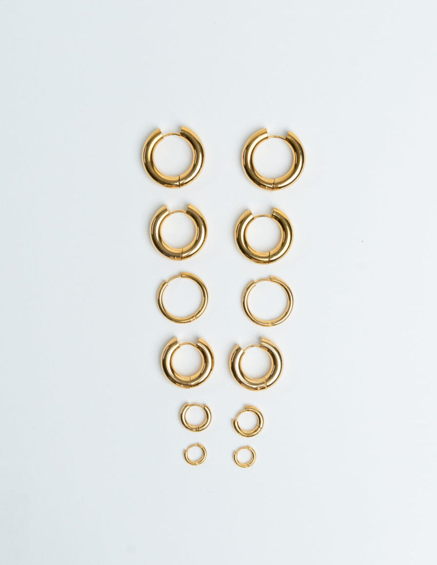 Hoops Basic Ohrring Klein Gold ohne Model