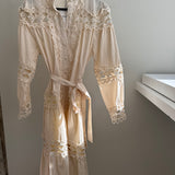 Kleid Midi Rüschen Lochmuster mit Kragen Beige