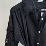 Kleid Mini Rüschen Lochmuster mit Kragen Schwarz