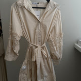 Kleid Mini Rüschen Lochmuster mit Kragen Beige