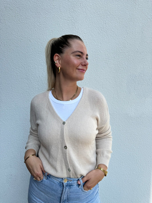 Strickjacke Perlmuttknöpfe Alpaka Beige